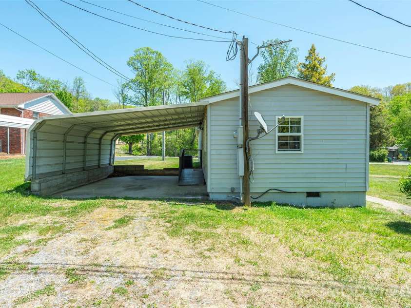 28 Brooks Cove Road, Black Mountain, NC 28711.  MLS# CAR4372449, YatesRealty ID 21067. 