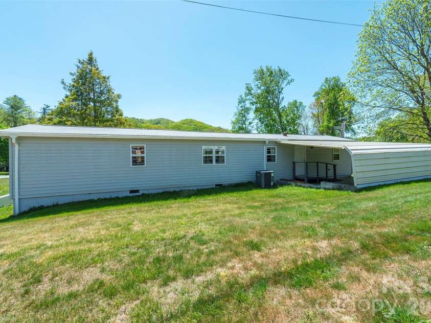 28 Brooks Cove Road, Black Mountain, NC 28711.  MLS# CAR4372449, YatesRealty ID 21067. 