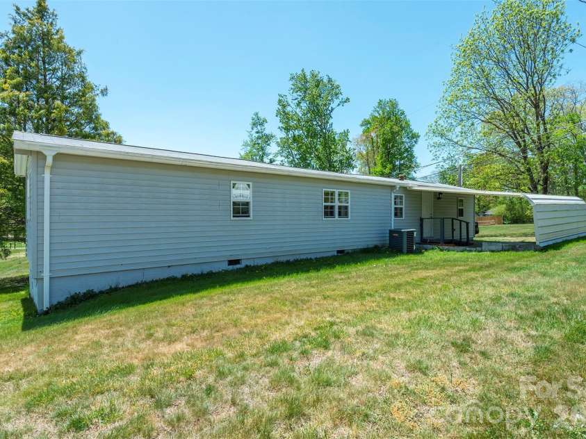 28 Brooks Cove Road, Black Mountain, NC 28711.  MLS# CAR4372449, YatesRealty ID 21067. 