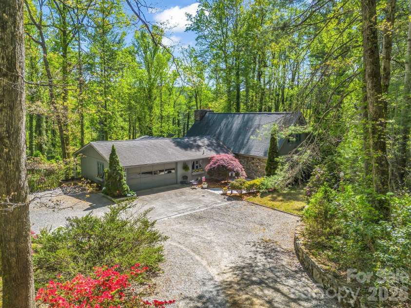 260 Tranquility Place, Hendersonville, NC 28739.  MLS# CAR4374349, YatesRealty ID 21068. 