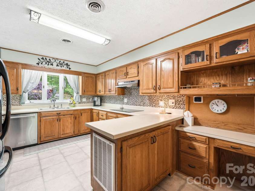260 Tranquility Place, Hendersonville, NC 28739.  MLS# CAR4374349, YatesRealty ID 21068. 