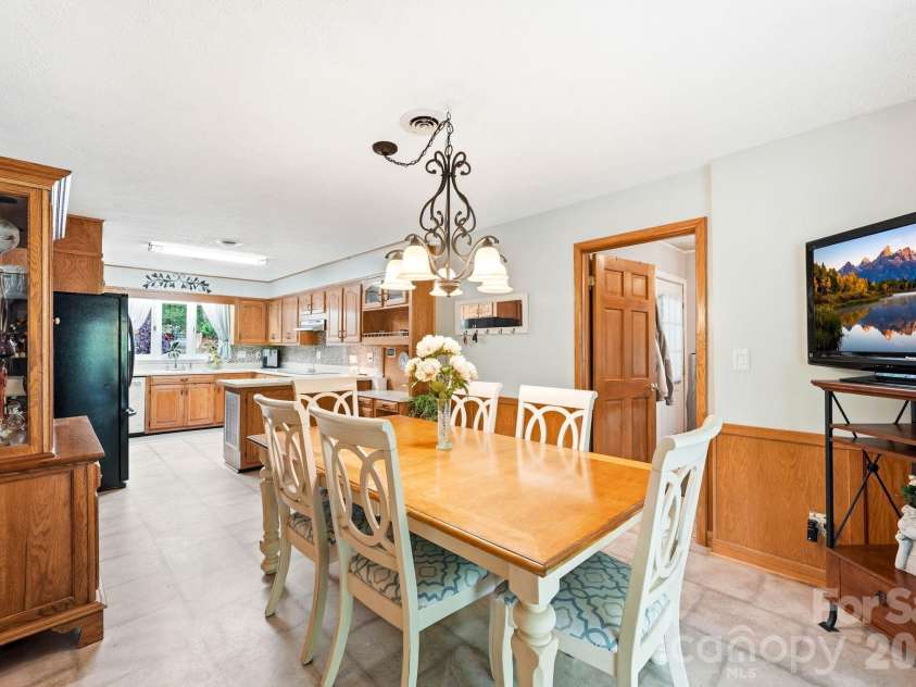 260 Tranquility Place, Hendersonville, NC 28739.  MLS# CAR4374349, YatesRealty ID 21068. 