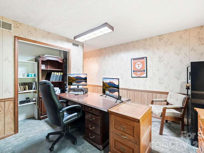 260 Tranquility Place, Hendersonville, NC 28739.  MLS# CAR4374349, YatesRealty ID 21068. 