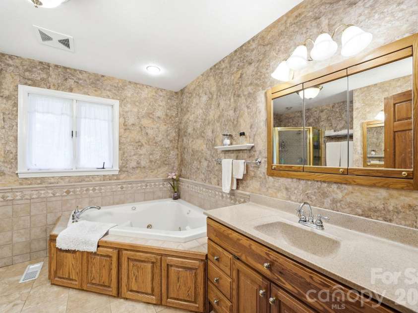 260 Tranquility Place, Hendersonville, NC 28739.  MLS# CAR4374349, YatesRealty ID 21068. 