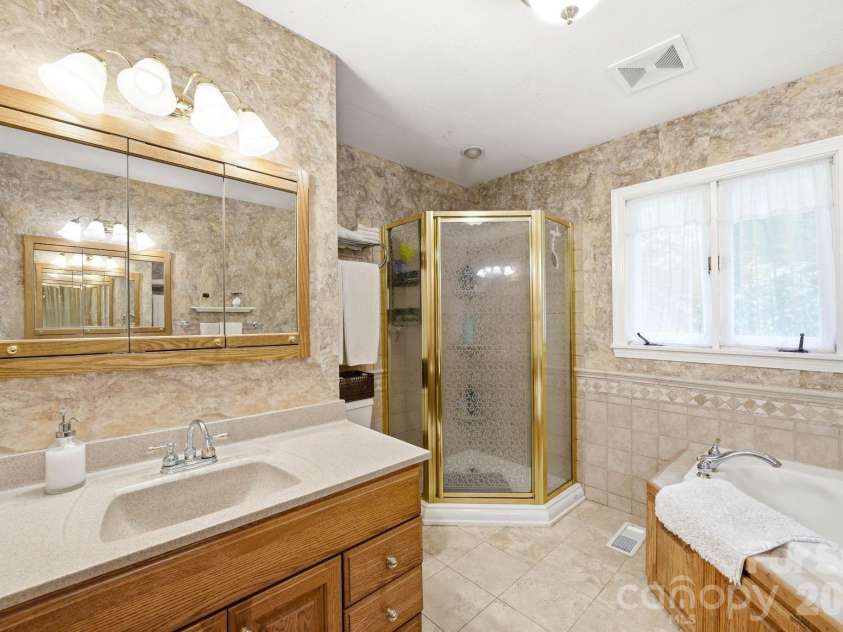260 Tranquility Place, Hendersonville, NC 28739.  MLS# CAR4374349, YatesRealty ID 21068. 