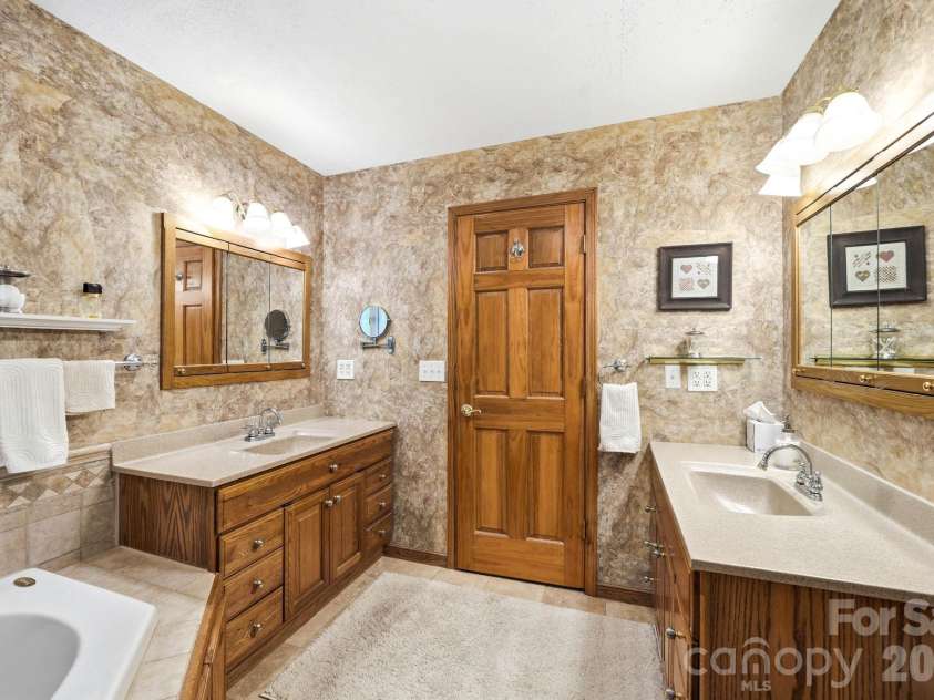 260 Tranquility Place, Hendersonville, NC 28739.  MLS# CAR4374349, YatesRealty ID 21068. 