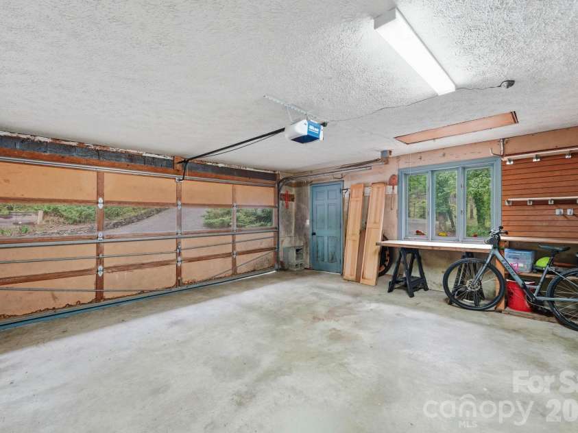 260 Tranquility Place, Hendersonville, NC 28739.  MLS# CAR4374349, YatesRealty ID 21068. 