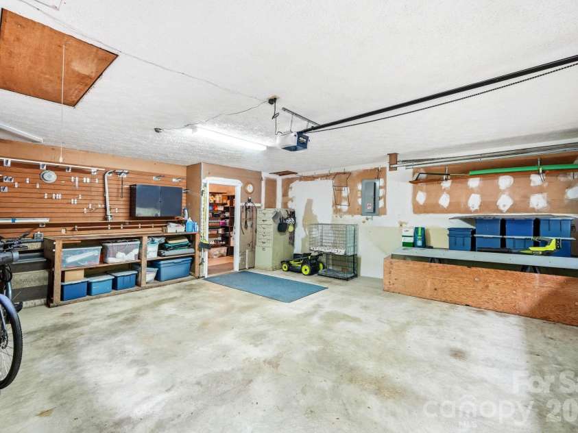 260 Tranquility Place, Hendersonville, NC 28739.  MLS# CAR4374349, YatesRealty ID 21068. 