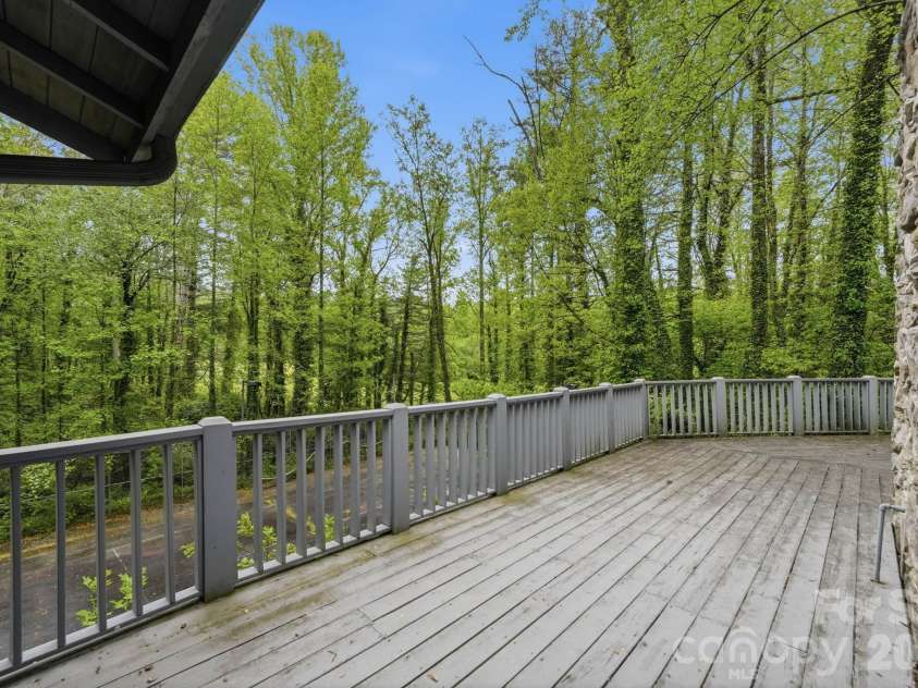 260 Tranquility Place, Hendersonville, NC 28739.  MLS# CAR4374349, YatesRealty ID 21068. 