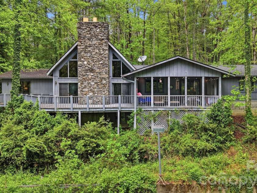 260 Tranquility Place, Hendersonville, NC 28739.  MLS# CAR4374349, YatesRealty ID 21068. 