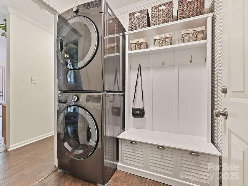 3017 Planters Walk Court, Charlotte, NC 28210.  MLS# CAR4246900, YatesRealty ID 21068. Drop Zone/Laundry