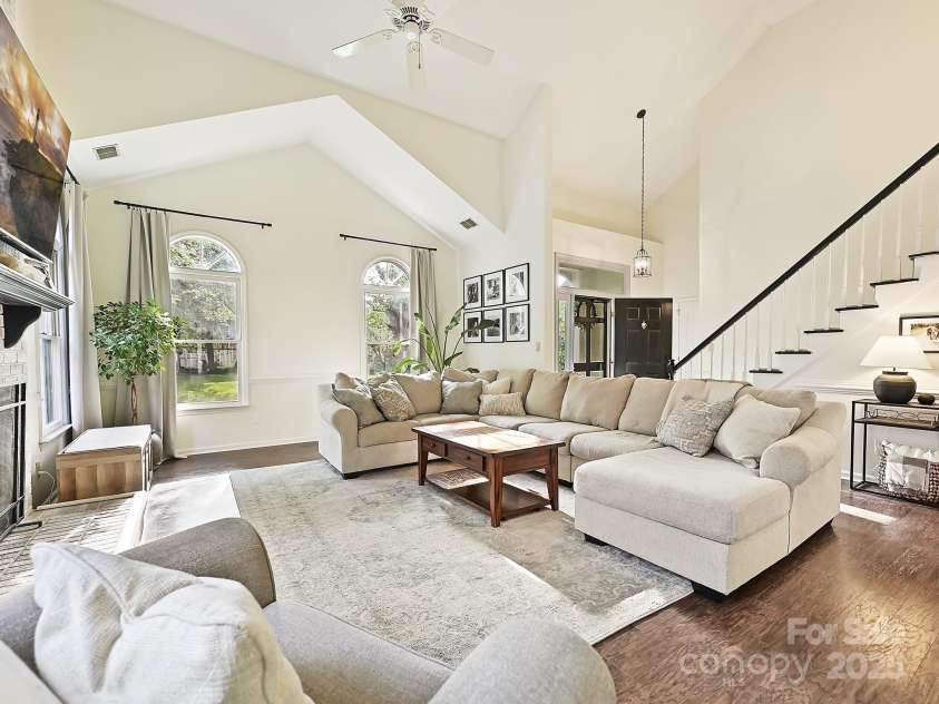 3017 Planters Walk Court, Charlotte, NC 28210.  MLS# CAR4246900, YatesRealty ID 21068. Great Room