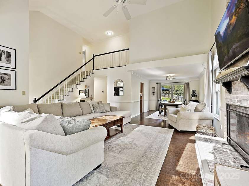 3017 Planters Walk Court, Charlotte, NC 28210.  MLS# CAR4246900, YatesRealty ID 21068. Great Room