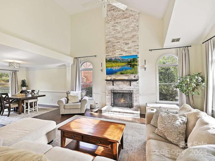 3017 Planters Walk Court, Charlotte, NC 28210.  MLS# CAR4246900, YatesRealty ID 21068. Great Room