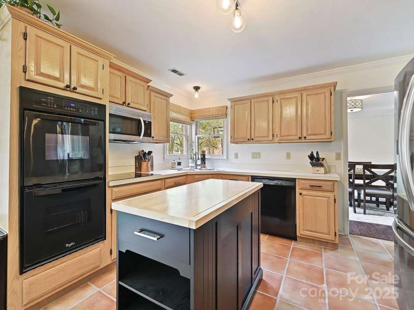 3017 Planters Walk Court, Charlotte, NC 28210.  MLS# CAR4246900, YatesRealty ID 21068. Kitchen