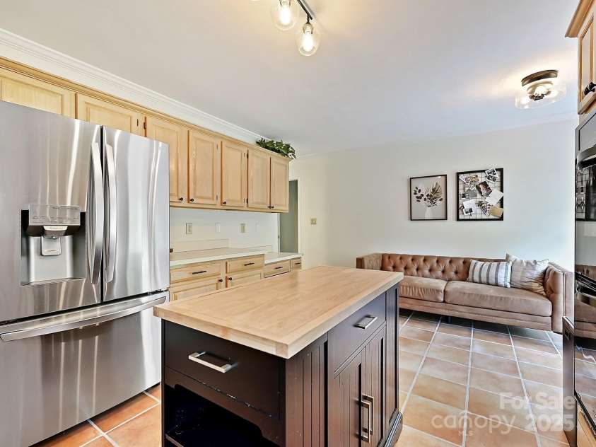 3017 Planters Walk Court, Charlotte, NC 28210.  MLS# CAR4246900, YatesRealty ID 21068. Kitchen