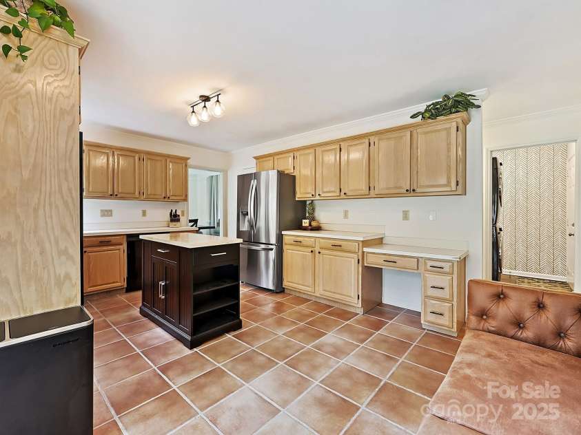 3017 Planters Walk Court, Charlotte, NC 28210.  MLS# CAR4246900, YatesRealty ID 21068. Kitchen