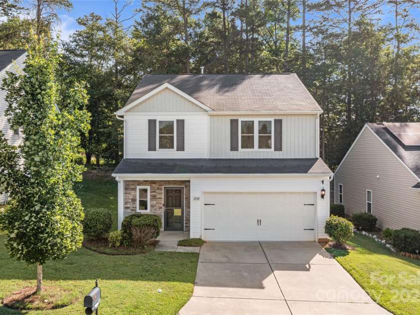 2532 Blue Moss Drive, Dallas, NC 28034.  MLS# CAR4271917, YatesRealty ID 21069. Welcome to 2532 Blue Moss Drive in Long Creek Meadows in Dallas, NC. Move-in ready 4 bedroom/2.5 bath home.