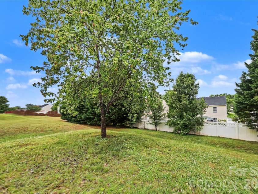 3361 Table Rock Drive, Gastonia, NC 28052.  MLS# CAR4379220, YatesRealty ID 21069. 