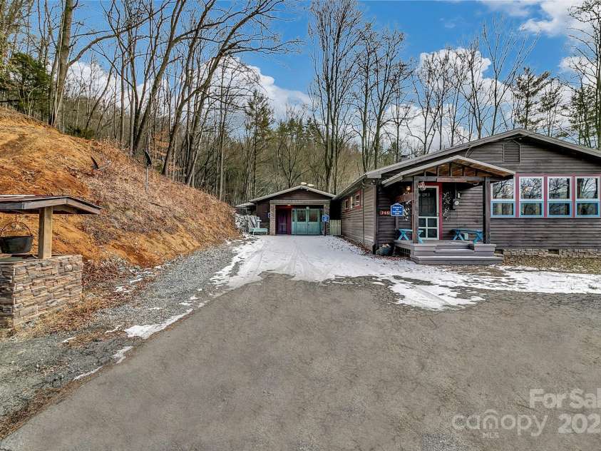 346 Lucky Lane, Clyde, NC 28721.  MLS# CAR4215764, YatesRealty ID 2107. 