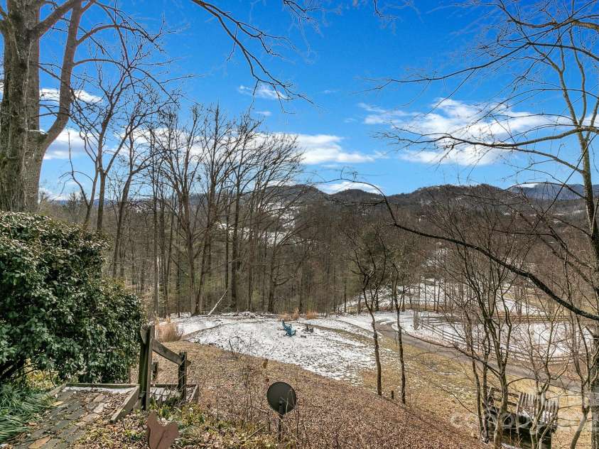 346 Lucky Lane, Clyde, NC 28721.  MLS# CAR4215764, YatesRealty ID 2107. 