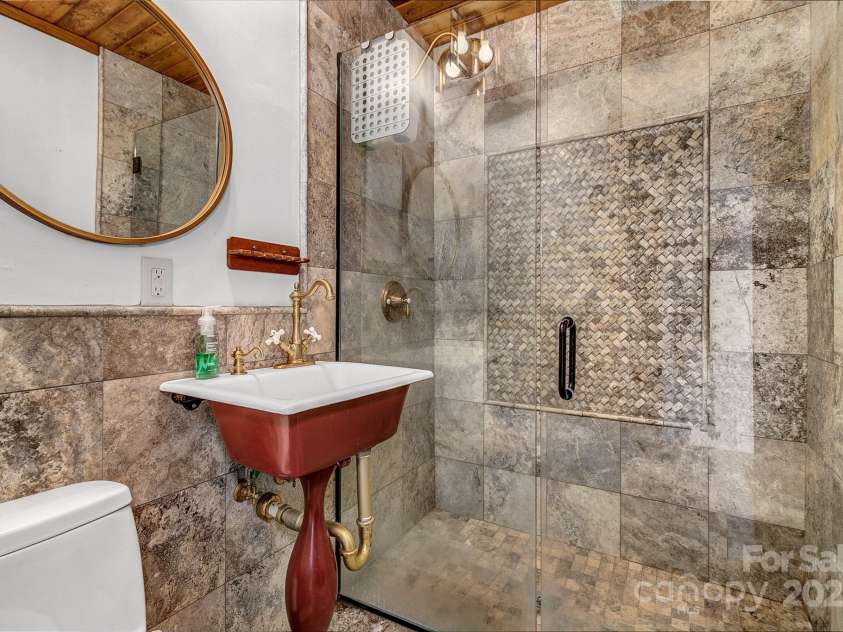 346 Lucky Lane, Clyde, NC 28721.  MLS# CAR4215764, YatesRealty ID 2107. 