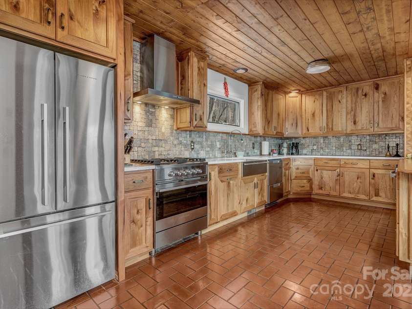 346 Lucky Lane, Clyde, NC 28721.  MLS# CAR4215764, YatesRealty ID 2107. 