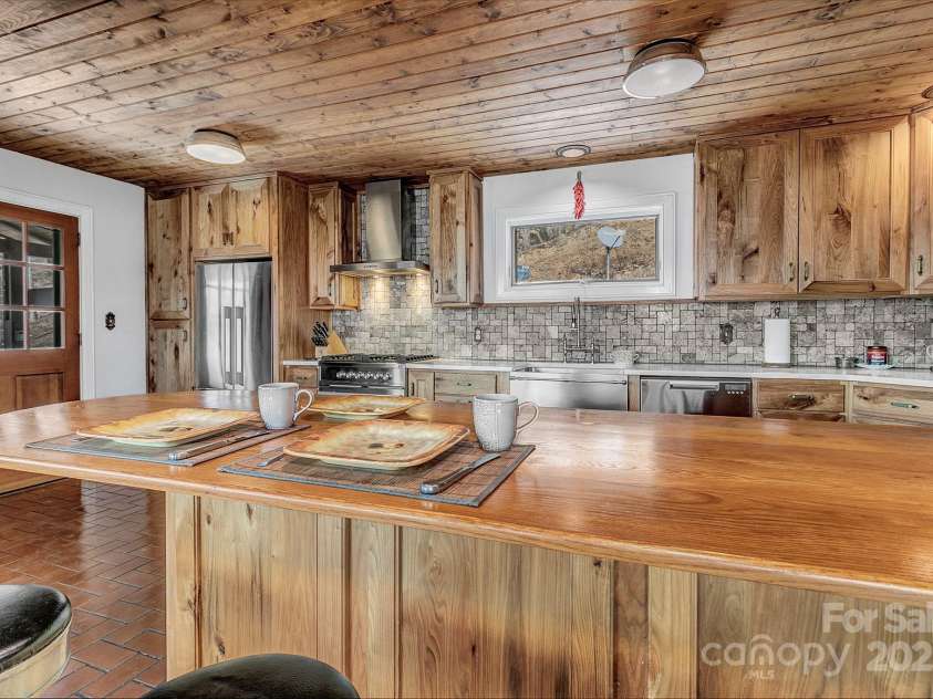 346 Lucky Lane, Clyde, NC 28721.  MLS# CAR4215764, YatesRealty ID 2107. 