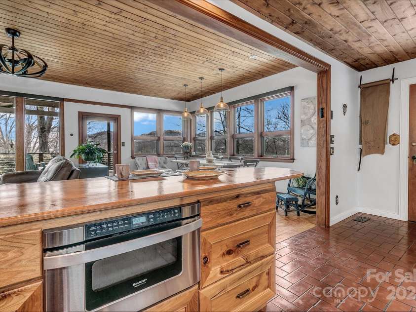 346 Lucky Lane, Clyde, NC 28721.  MLS# CAR4215764, YatesRealty ID 2107. 