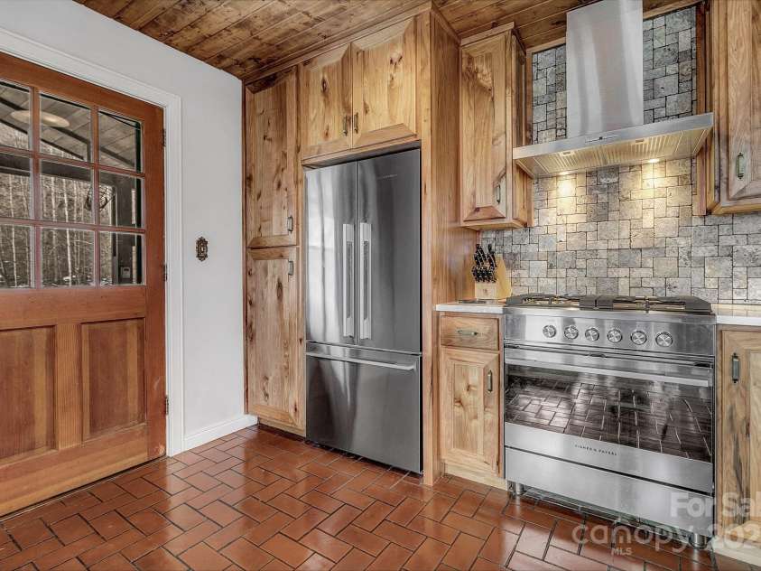 346 Lucky Lane, Clyde, NC 28721.  MLS# CAR4215764, YatesRealty ID 2107. 