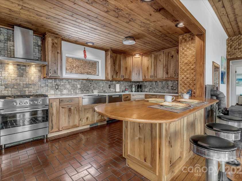 346 Lucky Lane, Clyde, NC 28721.  MLS# CAR4215764, YatesRealty ID 2107. 