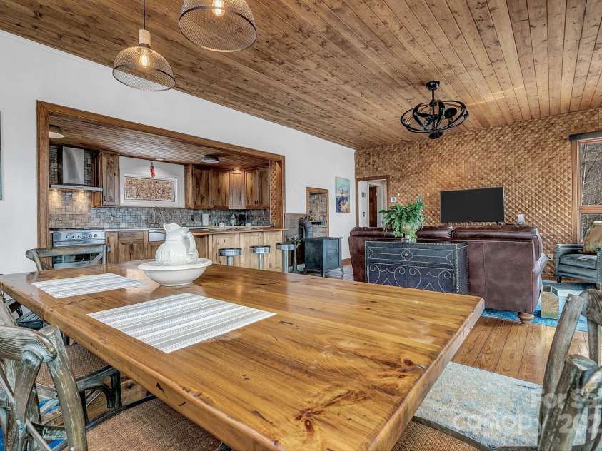 346 Lucky Lane, Clyde, NC 28721.  MLS# CAR4215764, YatesRealty ID 2107. 