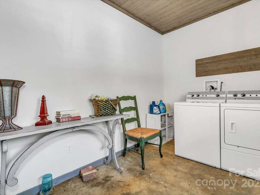 346 Lucky Lane, Clyde, NC 28721.  MLS# CAR4215764, YatesRealty ID 2107. 