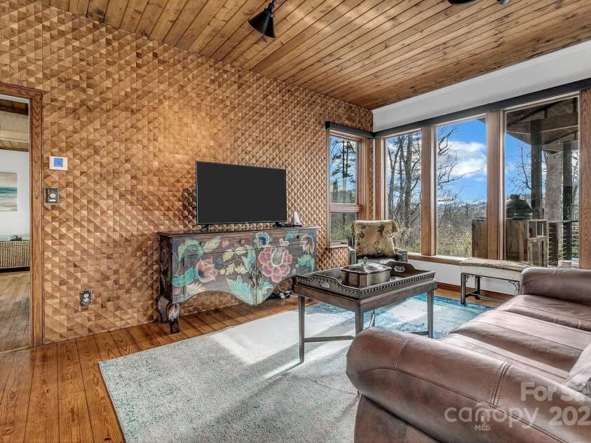 346 Lucky Lane, Clyde, NC 28721.  MLS# CAR4215764, YatesRealty ID 2107. 