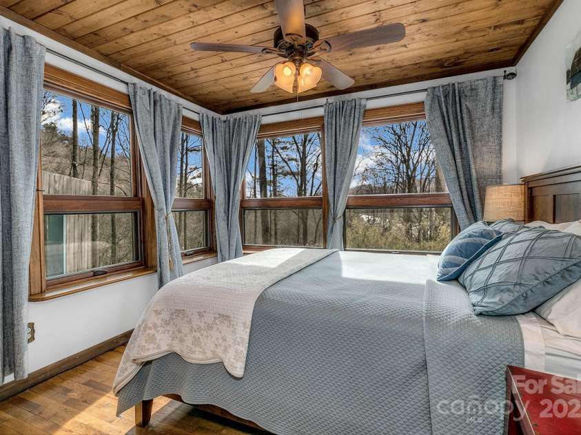 346 Lucky Lane, Clyde, NC 28721.  MLS# CAR4215764, YatesRealty ID 2107. 