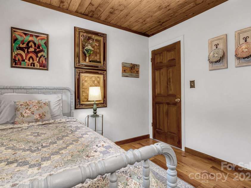 346 Lucky Lane, Clyde, NC 28721.  MLS# CAR4215764, YatesRealty ID 2107. 