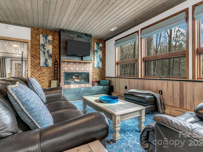 346 Lucky Lane, Clyde, NC 28721.  MLS# CAR4215764, YatesRealty ID 2107. 