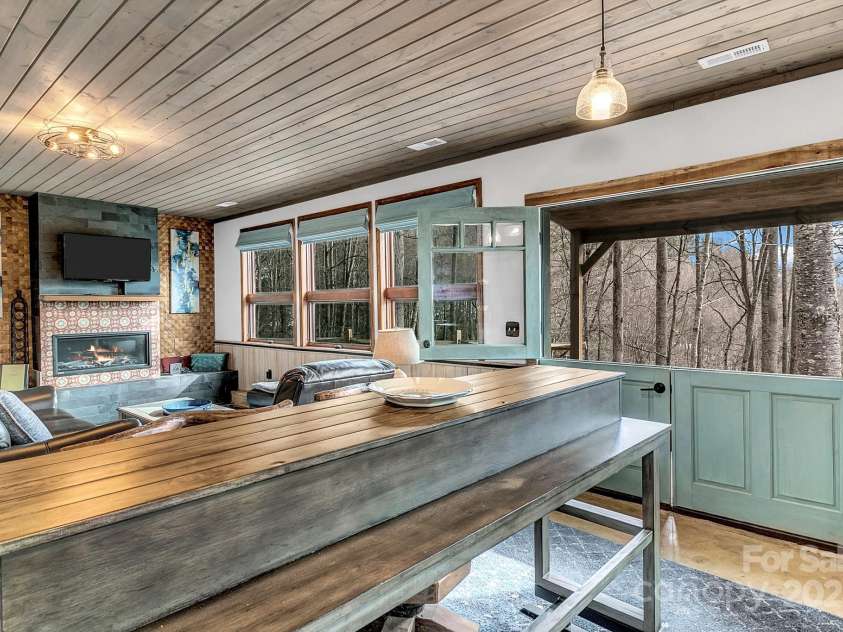 346 Lucky Lane, Clyde, NC 28721.  MLS# CAR4215764, YatesRealty ID 2107. 