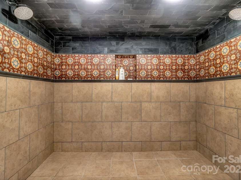 346 Lucky Lane, Clyde, NC 28721.  MLS# CAR4215764, YatesRealty ID 2107. 