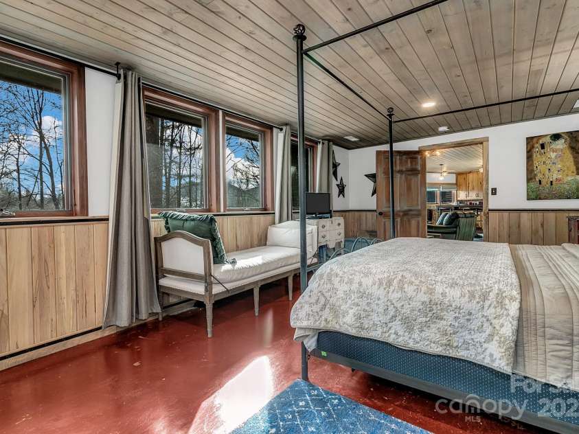 346 Lucky Lane, Clyde, NC 28721.  MLS# CAR4215764, YatesRealty ID 2107. 