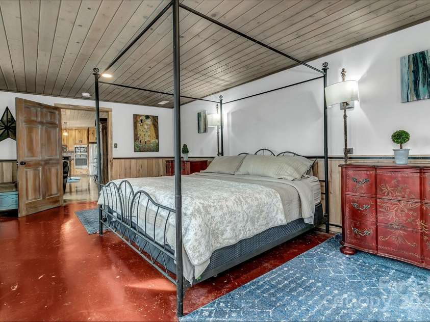 346 Lucky Lane, Clyde, NC 28721.  MLS# CAR4215764, YatesRealty ID 2107. 