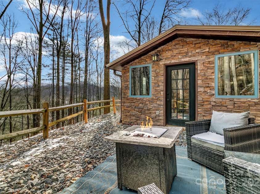 346 Lucky Lane, Clyde, NC 28721.  MLS# CAR4215764, YatesRealty ID 2107. 