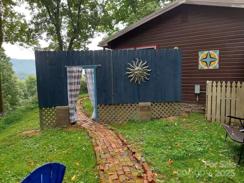 346 Lucky Lane, Clyde, NC 28721.  MLS# CAR4215764, YatesRealty ID 2107. 