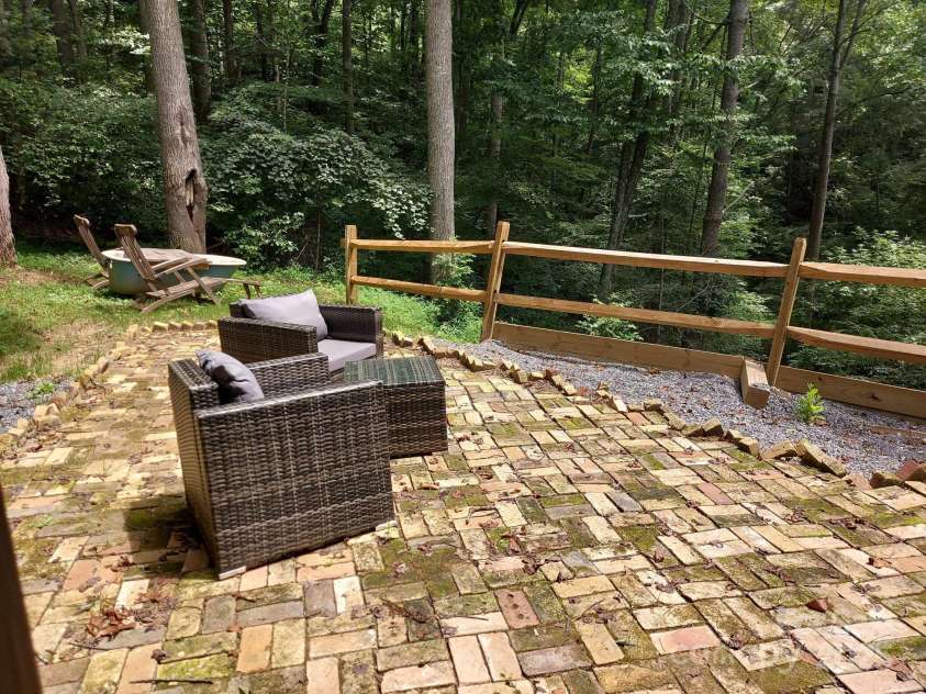 346 Lucky Lane, Clyde, NC 28721.  MLS# CAR4215764, YatesRealty ID 2107. 