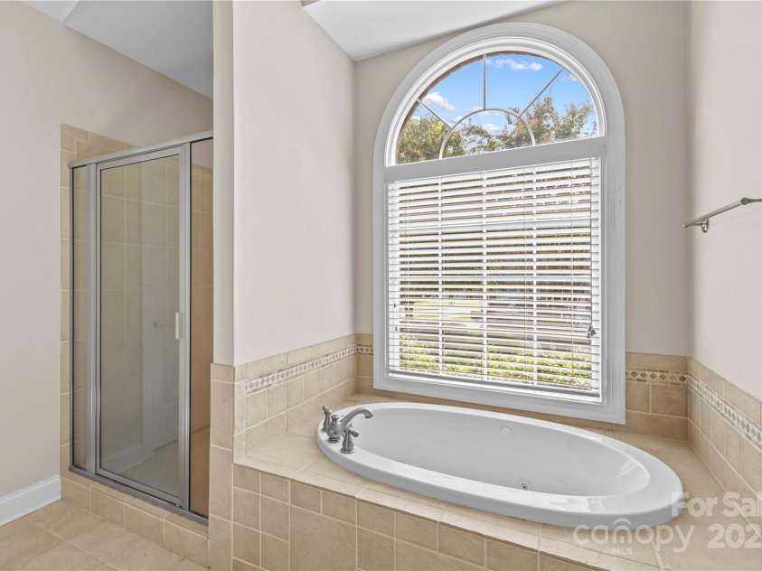501 Muirfield Way, Salisbury, NC 28144.  MLS# CAR4291542, YatesRealty ID 2107. Primary bathroom