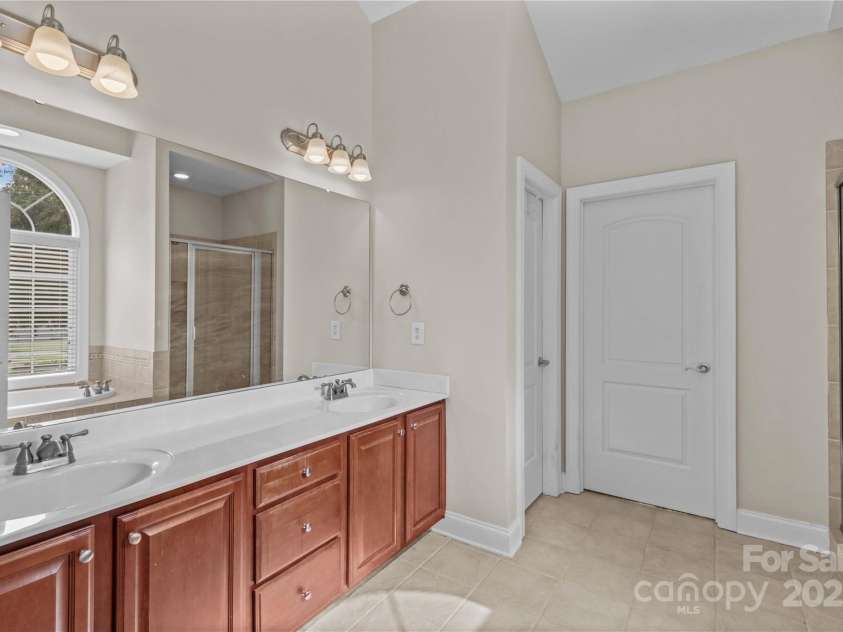 501 Muirfield Way, Salisbury, NC 28144.  MLS# CAR4291542, YatesRealty ID 2107. Primary bathroom