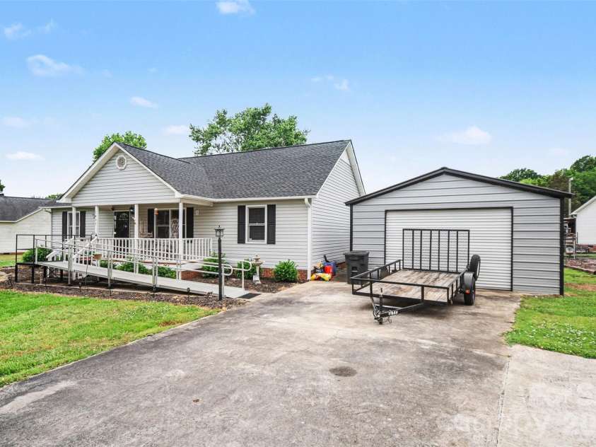 1401 Gordon Road, Rock Hill, SC 29732.  MLS# CAR4376729, YatesRealty ID 21070. 