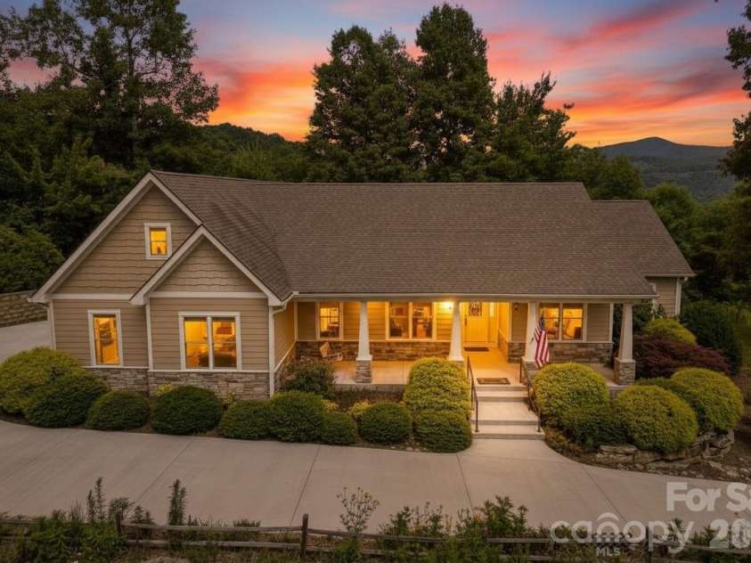 959 Silverglen Way, Hendersonville, NC 28792.  MLS# CAR4397996, YatesRealty ID 21071. A true oasis!