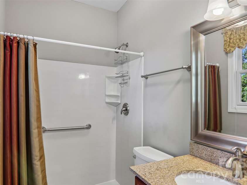 959 Silverglen Way, Hendersonville, NC 28792.  MLS# CAR4397996, YatesRealty ID 21071. Attached bathroom