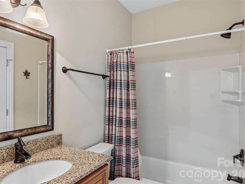 959 Silverglen Way, Hendersonville, NC 28792.  MLS# CAR4397996, YatesRealty ID 21071. Attached/hall bathroom